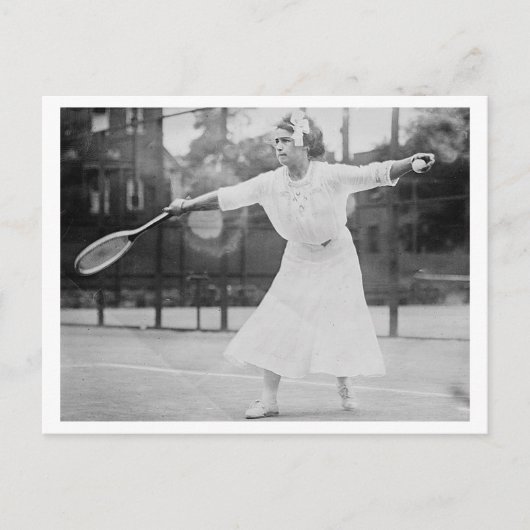 Vintage Tennisspielerin vor Ort Postkarte (Vorderseite)