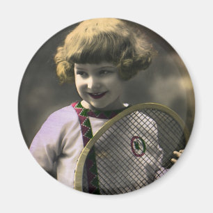 Vintage-Tennissport, glückliches Mädchen mit Schlä Magnet