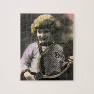 Vintage-Tennissport, glückliches Mädchen mit Schlä Puzzle