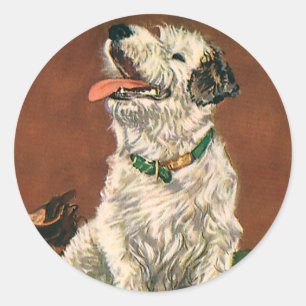 Vintage-Tiere, süßer Terrier-Welpe kaut an Schuhen Runder Aufkleber