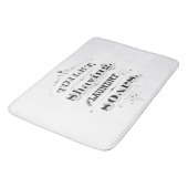 Vintage Toilettenartikel und Typografie Badematte (Schrägansicht)