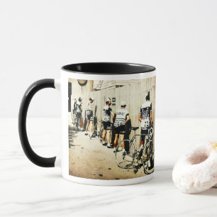 Vintage Tour de France Radfahrer-Pinkelpause 1970e Tasse