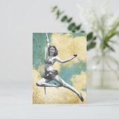 Vintage Trapezfrau mit Wein Postkarte (Stehend Vorderseite)