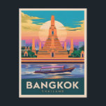 Vintage Travel Bangkok Thailand Sunset Tempel Postkarte<br><div class="desc">Erleben Sie den zeitlosen Reiz der thailändischen Hauptstadt mit diesem faszinierenden Retrodesign. Inmitten nostalgischer Farben und Vintagen Charmes vereint dieses Stück die Essenz Bangkoks in einem minimalistischen Retro-Stil,  der die Ästhetik der Mitte des Jahrhunderts mit einer modernen Drehung verbindet.</div>