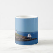 Vintage Travel Blue Ocean Lighthouse Maine Sail Kaffeetasse (Mittel)