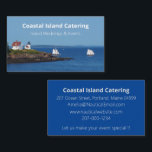 Vintage Travel Blue Ocean Lighthouse Maine Sail Visitenkarte<br><div class="desc">Vintage Travel Blue Ocean Lighthouse Maine Sail Business Card. Personalisieren Sie dieses klassische Maine Lighthouse Sailboat Schooner Design für Ihr Küstengeschäft. Dieses Design verfügt über das Curtis Point Lighthouse in Camden Harbour, Maine. Für die Koordination von Business- und Stationery-Accessoires mit Curtis Island Lighthouse besuchen Sie bitte die Vintage Travel Blue...</div>