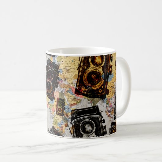 Vintage Travel Camera Muster Kaffeetasse (VorderseiteRechts)