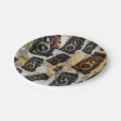 Vintage Travel Camera Muster Pappteller (Schrägansicht)