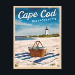 Vintage Travel Cape Cod Massachusetts Beach Retro Postkarte<br><div class="desc">Dieses Retro-inspirierte Design besticht durch die Küsten-Schönheit von Cape Cod. Inmitten nostalgischer Anblicke und Vintagen Charmes präsentiert dieses Stück die ruhige Küstenlandschaft in einer Retro-Ästhetik,  die an klassische Reiseplakate aus früheren Zeiten erinnert.</div>