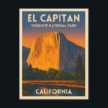 Vintage Travel El Capitan Yosemite Nationalpark Postkarte<br><div class="desc">Feiern Sie die Großartigkeit der amerikanischen Wildnis mit dieser uralten, von Reisen inspirierten Postkarte, die das El Capitan des Yosemite National Parks zeigt. Sie zeigt den mächtigen Granitmonolith vor einem Hintergrund von Kiefernwäldern und offenem Himmel und fängt den inspirierend Geist einer der bekanntesten Sehenswürdigkeiten der Natur ein. Ideal für Outdoor-Liebhaber,...</div>