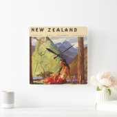 Vintage Travel, Neuseeland Landschaft Mutterfrau Quadratische Wanduhr (Zuhause)