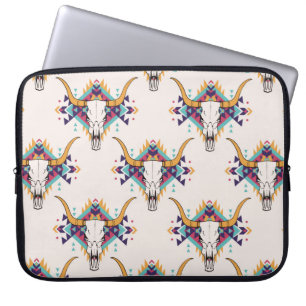 vintage tribal seamless pattern with bull skull an laptopschutzhülle