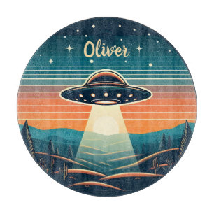 Vintage-UFO bei Sonnenuntergang Personalisiert Schneidebrett