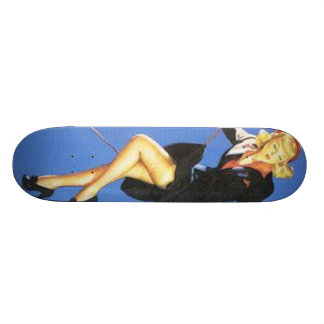 Vintage, unheimlich-Dame-in-Black-Button-Up-Girl Skateboard