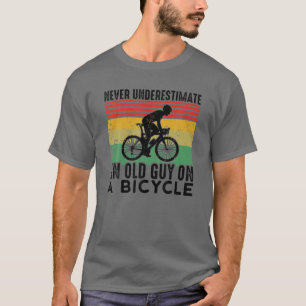 Vintage Unterschätze niemals einen alten Mann auf T-Shirt