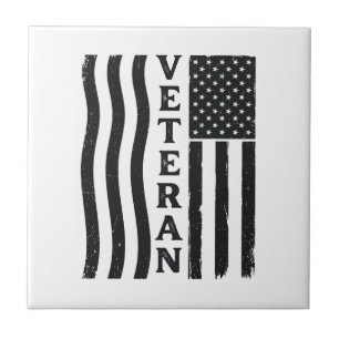 Vintage-Vektor-Shirt-Design mit amerikanischer Fla Fliese