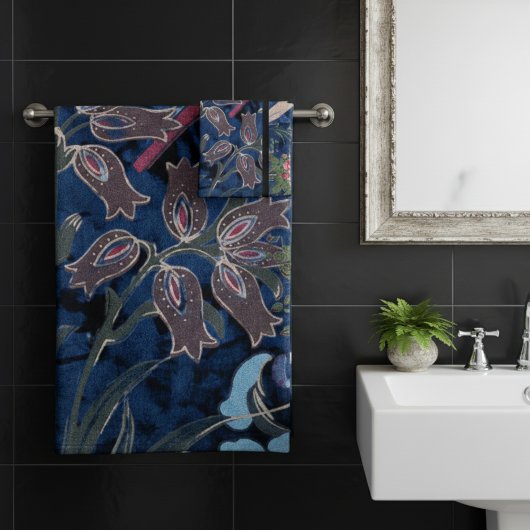 Vintage Veloursblüten: gotisch-inspirierte Eleganz Badhandtuch Set