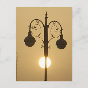 Vintage-Victorian-Sonnenuntergangs-Straßenlaterne. Postkarte