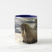 Vintage Walrusse im arktischen Schnee von CE Swan Tasse (Zentrum)