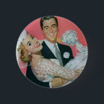 Vintage Wedding Newlyweds, Groom Carry Bridge Button<br><div class="desc">Fun Retro 50er kitsch Design für Knöpfe! Vintage Illustration Liebe und romantisches Hochzeitsbild mit einem hübschen Bräutigam,  der seine wunderschöne Braut trägt.</div>