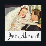 Vintage Wedding Newlyweds, Happy Bridge and Groom Magnet<br><div class="desc">Nur verheiratet! Vintage Illustration Liebe und Romantik-Bild mit dem Bräutigam, der seine neue Braut nach der Heiratszeremonie über die Schwelle trägt. Der hübsche Mann trägt seinen Smoking und die schöne Frau trägt ein traditionelles weißes Hochzeitskleid und einen Schleier. Die glücklichen Neuvermählten sind bereit für ihre Flitterwochen und ein glückliches Leben,...</div>