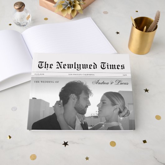 Vintage Wedding Newspaper Foto & Monogram Elegant Gästebuch (Vorderseite Offen)