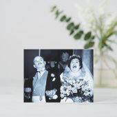 Vintage Wedding Picture Happy Couple Funny Bride Postkarte (Stehend Vorderseite)