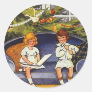 Vintage Weihnachten, Kinder sitzen auf einem Sofa Runder Aufkleber