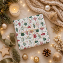 Vintage-Weihnachtsdekorationen und Kiefern