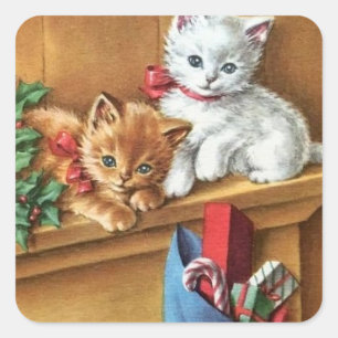 Vintage-Weihnachtskatzen auf dem Kaminsims Quadratischer Aufkleber
