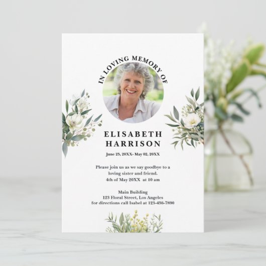 Vintage weiße Blume Beerdigung Einladung (Stehend Vorderseite)