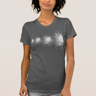 Vintage weiße Sonnenblumen mit winziger Hummeln T-Shirt