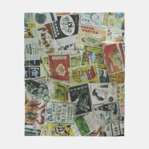 Vintage-Werbeblatt an einer Wand in Hongkong. Fleecedecke
