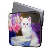 Vintage White Kitten mit Lila Band Laptopschutzhülle (Vorderseite Links)