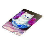 Vintage White Kitten mit rosa Blume Magnet (Linke Seite)