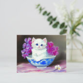 Vintage White Kitten mit rosa Blume Postkarte (Stehend Vorderseite)