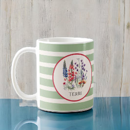 Vintage Wildblumen auf Boho Sage Green Strips Kaffeetasse