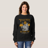 Vintage Wolf in Yosemite Wilderness Sweatshirt (Vorne ganz)