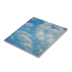 Vintage-Wolkenhintergrund mit abgenutzter Optik Fliese