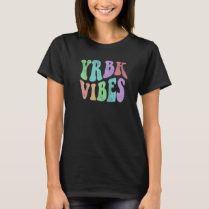 Vintage YEARBOOK VIBES Lustige Publikation Crew Ed T-Shirt