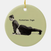 Vintage Yoga-Frau bis Hund Antike Keramikornament (Hinten)