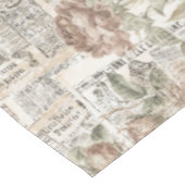 Vintage Zeitungskomposition Tischdecke (Schrägansicht)