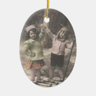 Vintage Zierkinder auf Skiern Keramikornament