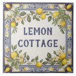 Vintage Zitronen Eigenname Plakat Plaque Zeichen Fliese<br><div class="desc">Namensschild des Hauses, personalisierte Hausbezeichnung, persönliches,  individuelles Textzeichen, Zitronenbauernhof Casa Keramik Kachel, Gelb Zitronenfrucht, traditionelle portugiesische spanische , Familienname, Italienischer Bauernhof Zuhause-Beschilderung, dekorative antike Landhaus, Blaue und weiße Vintage Kunst</div>