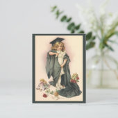 Vintager Abschluss, Mädchen mit einer Kappe und ei (Stehend Vorderseite)