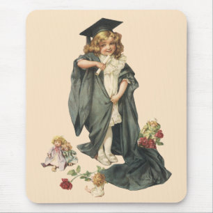 Vintager Abschluss, Mädchen mit einer Kappe und ei Mousepad