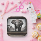 Vintager afrikanischer Elefant im analogen Fernseh Pappteller (Party)