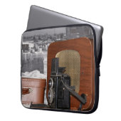 Vintager analoger Kamerakorder und Retroradio Laptopschutzhülle (Vorderseite Links)