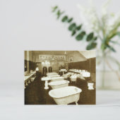 Vintager Ausstellungsraum mit Badewanne Postkarte (Stehend Vorderseite)