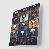 Vintager Bibliothekskartenkatalog Quadratische Wanduhr (Winkel)